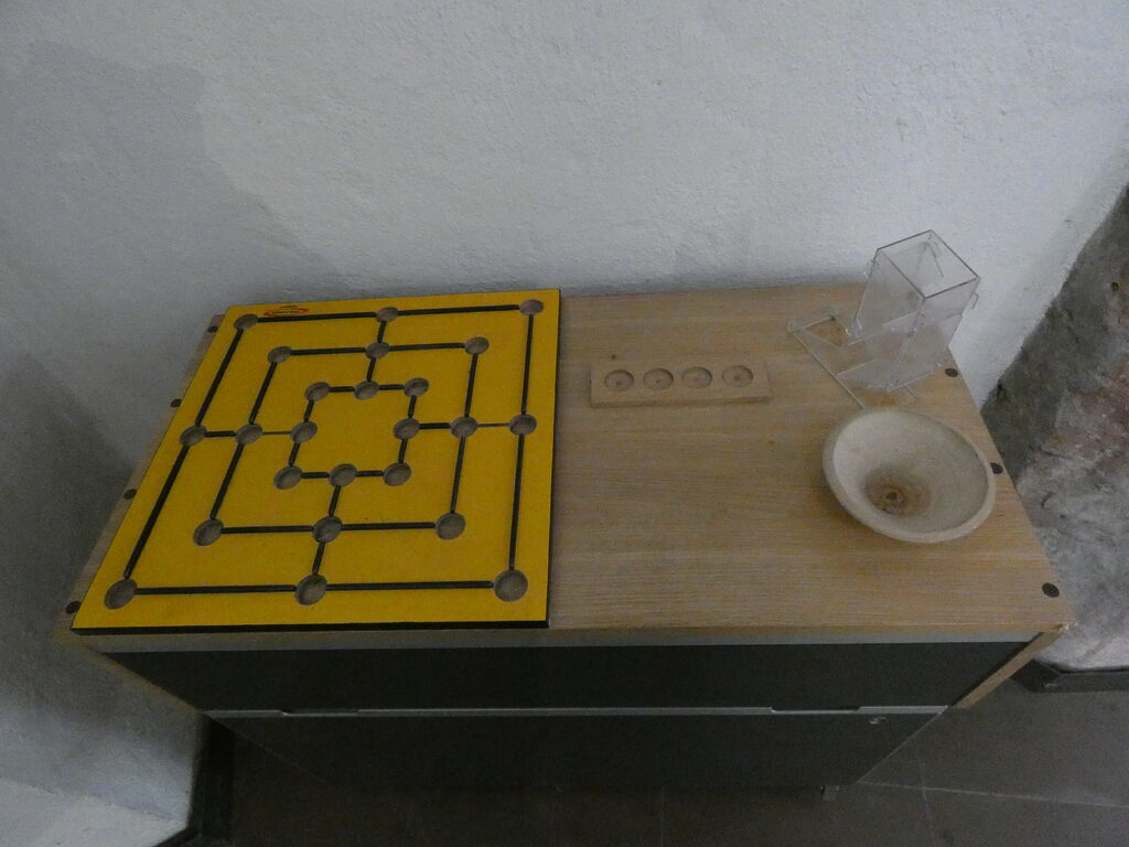 Spieltisch im Arch&auml;ologischen Museum Frankfurt/Main 2024 (📷 ich)