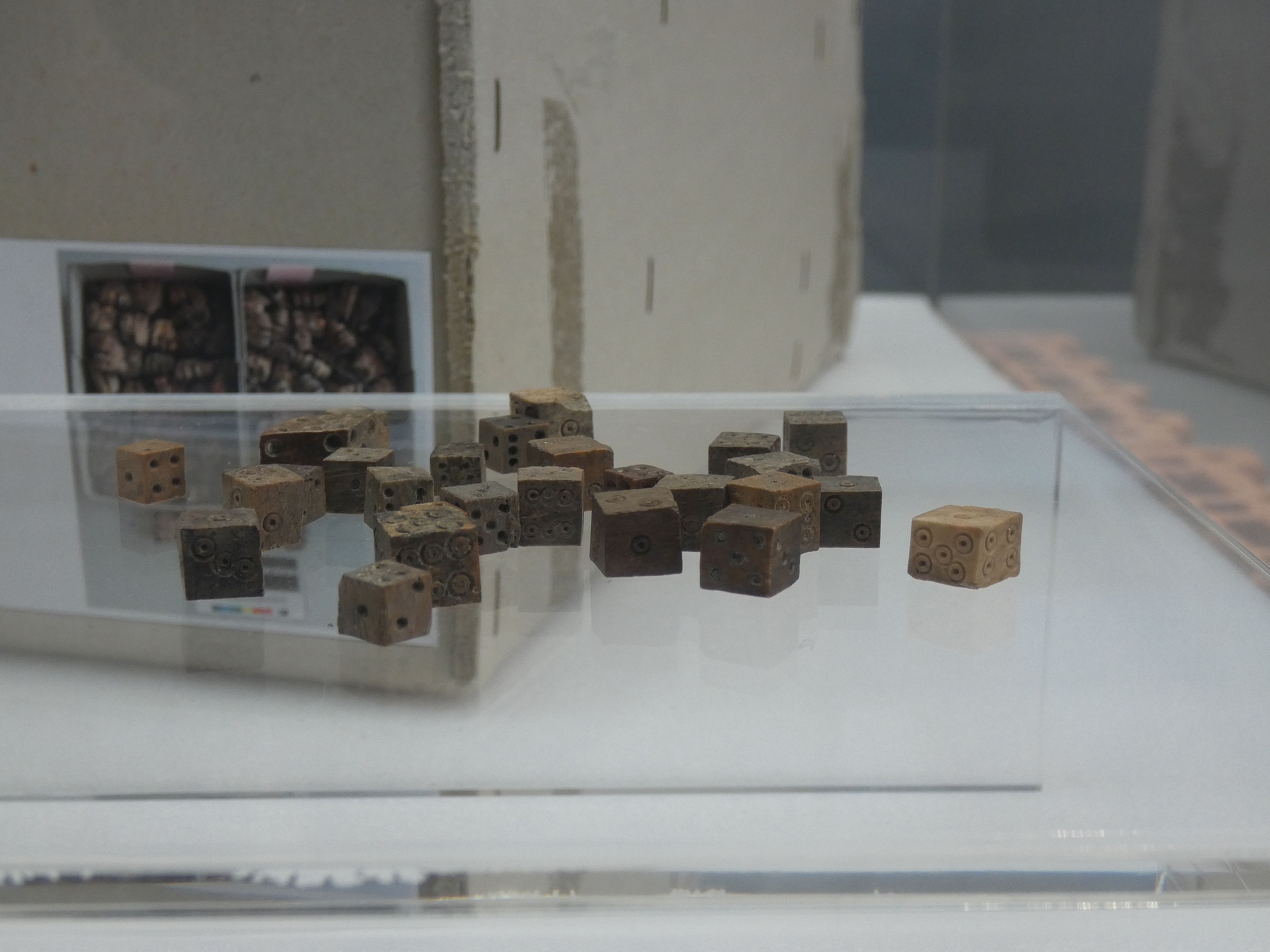 P1070532 Würfel aus den Grabungen in der Judengasse in FRankfurt am Main